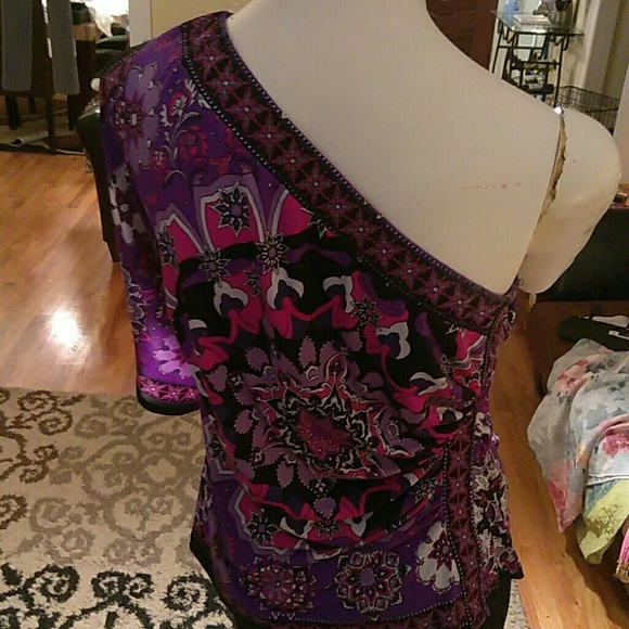 Sexy Cach'e ladies open shoulder top - Picture 2 of 8